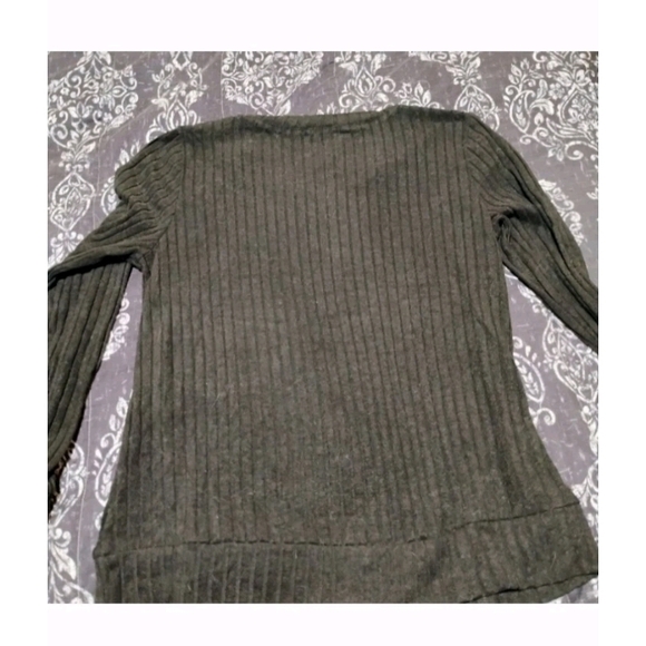 Chic V-Neck Ribbed Sweater - Black - Picture 5 of 7